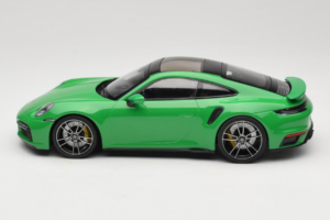 Porsche 911 992 Turbo S Verde Minichamps 1:18 153069077 Metal - imagen 3 de 6