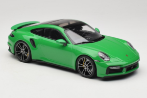 Porsche 911 992 Turbo S Verde Minichamps 1:18 153069077 Metal - imagen 4 de 6