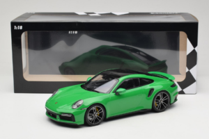 Porsche 911 992 Turbo S Verde Minichamps 1:18 153069077 Metal - imagen 6 de 6