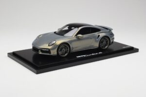Porsche 911 Turbo S 992 Silver Bamboo Chromaflire With Display Case Spark 1:18 WAP0219100RTSS Resina - imagen 2 de 7