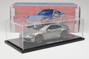 Porsche 911 Turbo S 992 Silver Bamboo Chromaflire With Display Case Spark 1:18 WAP0219100RTSS Resina - imagen 7 de 7