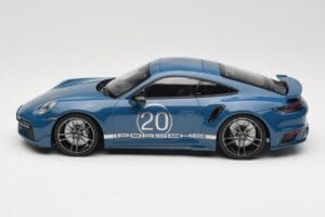 Porsche 911 992 Turbo S Sport Design Package Gentian Blue Metallic Minichamps 1:18 155069170 Metal - imagen 3 de 6