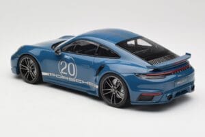 Porsche 911 992 Turbo S Sport Design Package Gentian Blue Metallic Minichamps 1:18 155069170 Metal - imagen 5 de 6
