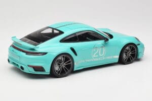 Porsche 911 992 Turbo S Sport Design Package Racing Green Minichamps 1:18 155069175 Metal - imagen 2 de 6