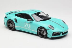 Porsche 911 992 Turbo S Sport Design Package Racing Green Minichamps 1:18 155069175 Metal - imagen 4 de 6