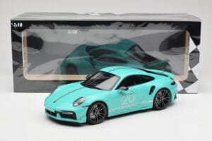 Porsche 911 992 Turbo S Sport Design Package Racing Green Minichamps 1:18 155069175 Metal - imagen 6 de 6
