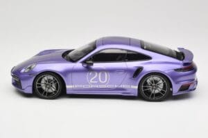 Porsche 911 992 Turbo S Sport Design Package Viola Metallic Minichamps 1:18 155069174 Metal - imagen 3 de 6
