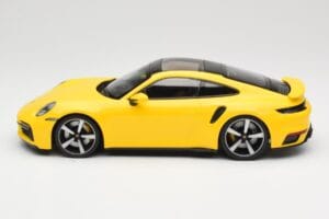 Porsche 911 992 Turbo S Amarillo Minichamps 1:18 155069071 Metal - imagen 3 de 6