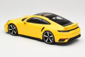 Porsche 911 992 Turbo S Amarillo Minichamps 1:18 155069071 Metal - imagen 5 de 6