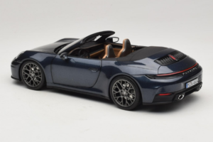 Porsche 911 992.2 Carrera Descapotable Yachting Blue Norev 1:18 187180 Metal - imagen 7 de 8
