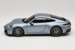 Porsche 911 992.2 Carrera Polar Silver Metallic Norev 1:18 187170 Metal - imagen 4 de 8