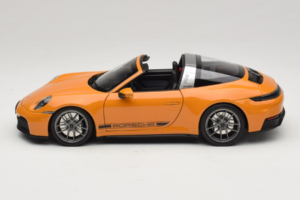 Porsche 911 992.2 Targa 4 GTS Bahama Yellow Norev 1:18 187190 Metal - imagen 5 de 10