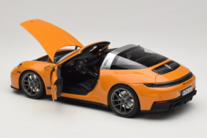 Porsche 911 992.2 Targa 4 GTS Bahama Yellow Norev 1:18 187190 Metal - imagen 7 de 10