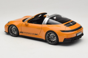 Porsche 911 992.2 Targa 4 GTS Bahama Yellow Norev 1:18 187190 Metal - imagen 9 de 10