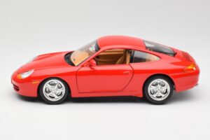 Porsche 911 996 Carrera Rojo Bburago 1:18 3385 Metal - imagen 4 de 8