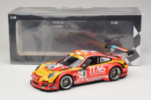 Porsche 911 997 GT3 R #8 De Lorenzi Racing De Lorenzi 24 Hours of Spa 2011 Minichamps 1:18 151118918 Metal - imagen 6 de 6
