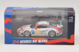 Porsche 911 997 GT3 RSR #76 R. Narac / P. Long / P. Pilet 24 Hours of Le Mans 2009 Minichamps 1:43 400096976 Metal - imagen 3 de 3