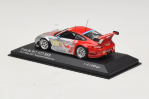 Porsche 911 997 GT3 RSR #80 J. Bergmeister / S. Neiman / D. Law 24 Hours of Le Mans 2009 Minichamps 1:43 400096980 Metal - imagen 3 de 4