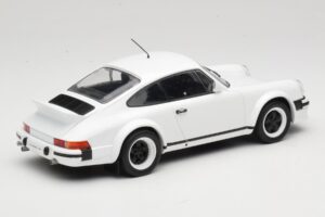 Porsche 911 SC GT Race Version IXO 1:18 18CMC007 Metal - imagen 2 de 6