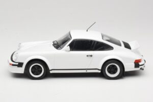 Porsche 911 SC GT Race Version IXO 1:18 18CMC007 Metal - imagen 3 de 6