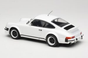 Porsche 911 SC GT Race Version IXO 1:18 18CMC007 Metal - imagen 5 de 6