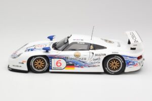 Porsche 911 GT1 #6 T. Boutsen / H-J. Stuck 1997 UT Models 1:18 39720 Metal - imagen 4 de 8