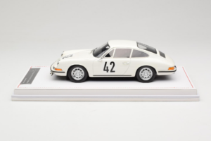 Porsche 911 S #42 R. Buchet / H. Linge Auguste Veuillet 24 Hours of Le Mans Class Winner 1967 IVY 1:18 REMC006 Resina