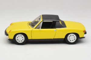 Porsche 914 Amarillo Revell 1:18 8976 Metal - imagen 4 de 8
