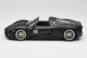 Porsche 918 Spyder Weissach Package Matt Black Minichamps 1:18 110062444 Metal - imagen 4 de 8