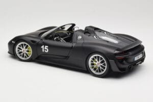 Porsche 918 Spyder Weissach Package Matt Black Minichamps 1:18 110062444 Metal - imagen 7 de 8