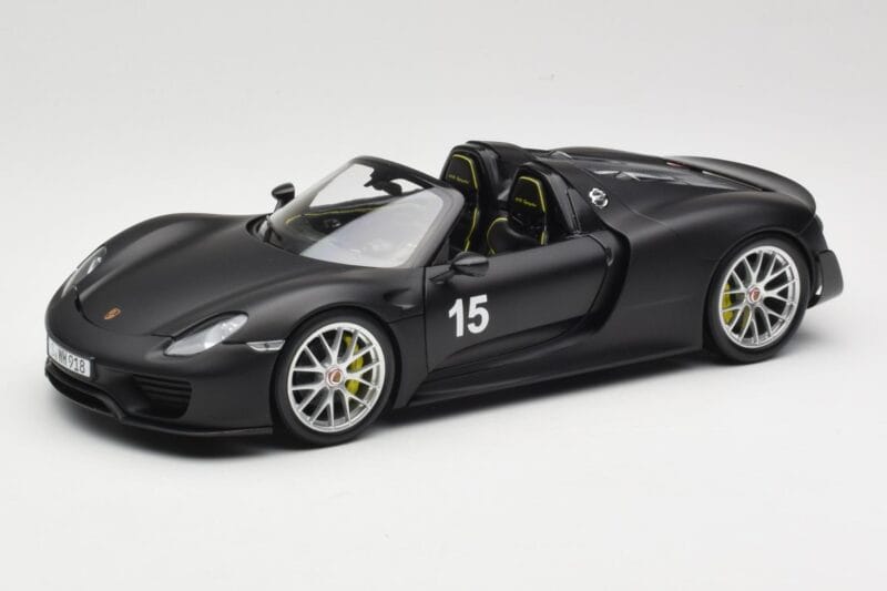 Porsche 918 Spyder Weissach Package Matt Black Minichamps 1:18 110062444 Metal