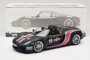 Porsche 918 Spyder Weissach Package Matt Black With Martini Stripes Minichamps 1:18 110062445 Metal - imagen 8 de 8