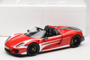 Porsche 918 Spyder Weissach Package Franjas Rojo Blanco Minichamps 1:18 110062442-O1 Metal - imagen 8 de 8