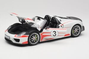 Porsche 918 Spyder Weissach Package Salzburg Minichamps 1:18 110062441 Metal - imagen 2 de 8