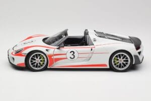 Porsche 918 Spyder Weissach Package Salzburg Minichamps 1:18 110062441 Metal - imagen 4 de 8