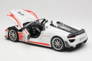Porsche 918 Spyder Weissach Package Salzburg Minichamps 1:18 110062441 Metal - imagen 5 de 8