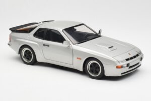 Porsche 924 Carrera GT Diamond Plata AUTOart 1:18 78002 Metal - imagen 6 de 8