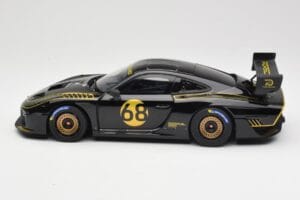 Porsche 935/19 Negro con Franjas Doradas Minichamps 1:18 155067568 Metal - imagen 3 de 6