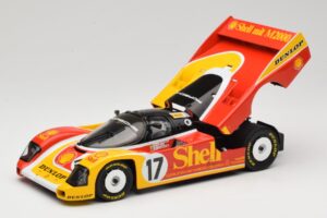 Porsche 962C Group C #17 D. Bell / H-J. Stuck / K. Ludwig 24 Hours of Le Mans 1988 Universal Hobbies 1:18 4704 Metal - imagen 2 de 8