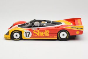 Porsche 962C Group C #17 D. Bell / H-J. Stuck / K. Ludwig 24 Hours of Le Mans 1988 Universal Hobbies 1:18 4704 Metal - imagen 4 de 8
