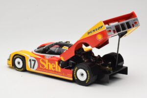 Porsche 962C Group C #17 D. Bell / H-J. Stuck / K. Ludwig 24 Hours of Le Mans 1988 Universal Hobbies 1:18 4704 Metal - imagen 5 de 8