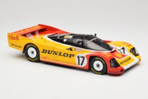 Porsche 962C Group C #17 D. Bell / H-J. Stuck / K. Ludwig 24 Hours of Le Mans 1988 Universal Hobbies 1:18 4704 Metal - imagen 6 de 8