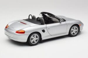 Porsche Boxster 986 Descapotable Arctic Plata Metálico UT Models 1:18 27852 Metal - imagen 3 de 8