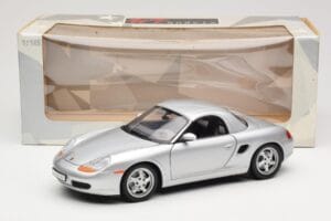 Porsche Boxster 986 Hard Top Plata UT Models 1:18 27854 Metal - imagen 8 de 8
