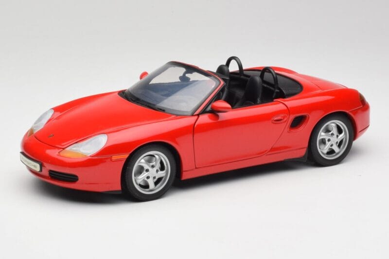 Porsche Boxster S 986 Guards Rojo UT Models 1:18 27861-M1 Metal