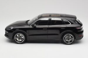 Porsche Cayenne 958 Turbo S Negro Minichamps 1:18 155066070 Metal - imagen 3 de 6