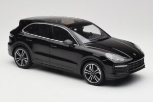 Porsche Cayenne 958 Turbo S Negro Minichamps 1:18 155066070 Metal - imagen 4 de 6