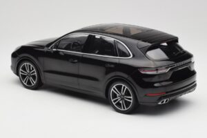Porsche Cayenne 958 Turbo S Negro Minichamps 1:18 155066070 Metal - imagen 5 de 6