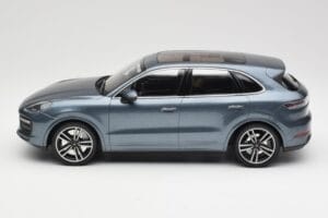 Porsche Cayenne 958 Turbo S Blue Metallic Minichamps 1:18 155066071 Metal - imagen 3 de 6