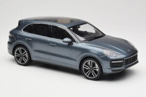 Porsche Cayenne 958 Turbo S Blue Metallic Minichamps 1:18 155066071 Metal - imagen 4 de 6